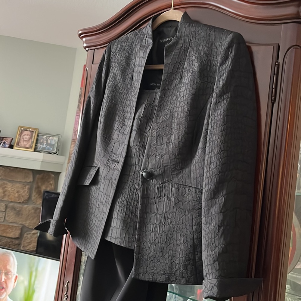 Nipon Boutique dressy 3 piece black pant suit